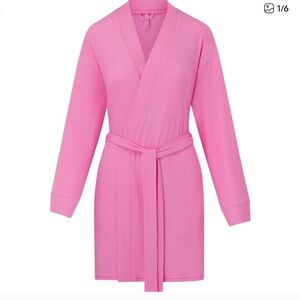 Skims pink robe XS